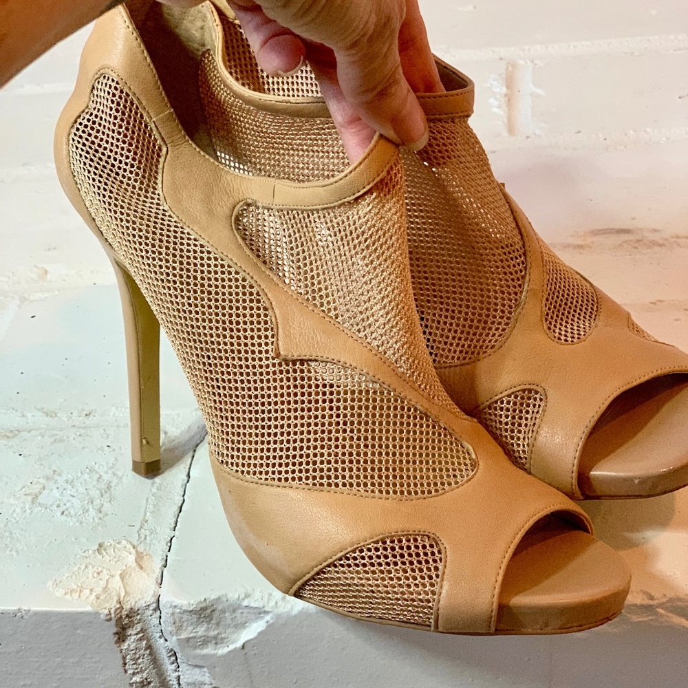 Justina Womens Tan Bootie Heels